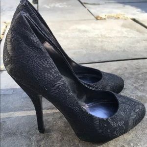 Women’s Steve Madden black lace pumps
